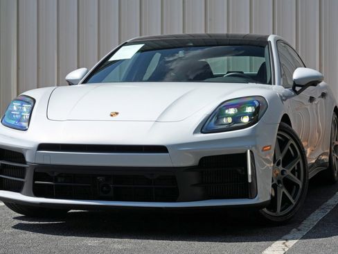 Used 2025 Porsche Panamera w/ Premium Package RWD image 3