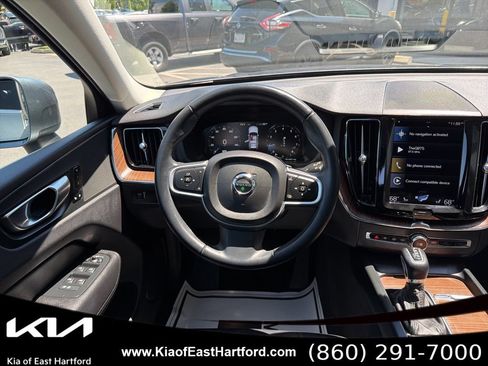 Used 2021 Volvo XC60 T5 Momentum AWD/4WD image 24