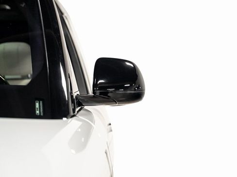 Used 2025 Land Rover Range Rover SE AWD/4WD image 12