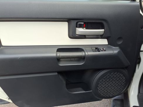 Used 2014 Toyota FJ Cruiser 4WD image 13