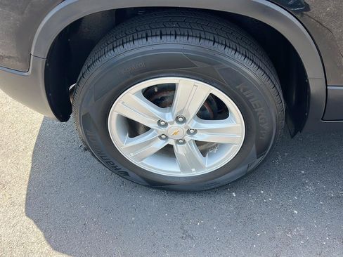 Used 2021 Chevrolet Trax LS w/ Tint and Cruise Package FWD image 31