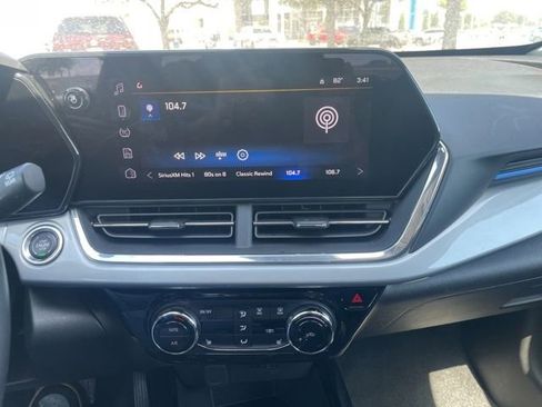 Used 2025 Chevrolet Trax LT w/ LT Convenience Package FWD image 13