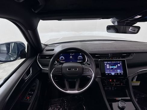 New 2025 Jeep Grand Cherokee Altitude image 22