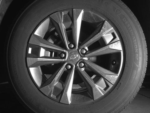 Used 2025 Chevrolet Equinox LT FWD image 12