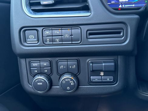 Used 2024 Chevrolet Suburban RST w/ Luxury Package image 22