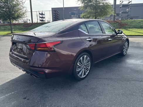 Used 2024 Nissan Altima 2.5 SL FWD image 9