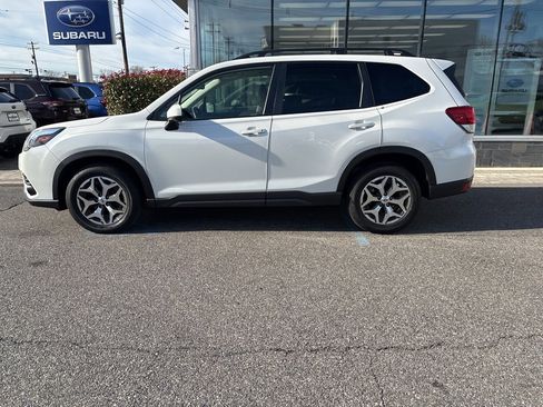 Used 2022 Subaru Forester Premium image 16