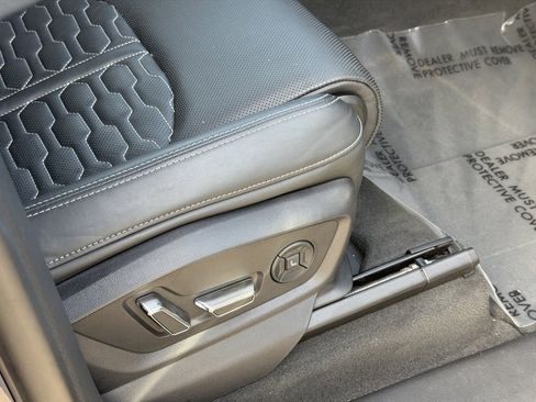 Used 2021 Audi RS Q8 4.0T w/ Carbon Optic Package image 18