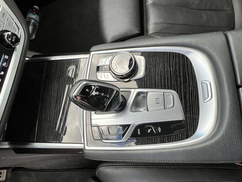 Used 2019 BMW 740e xDrive 740e xDrive iPerformance AWD 4 w/ Executive Package image 22