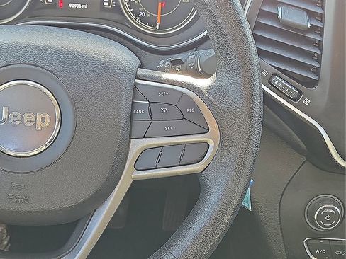 Used 2019 Jeep Cherokee Latitude w/ Popular Appearance Group image 20