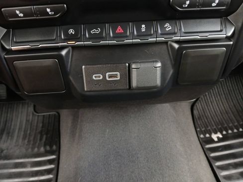 Used 2021 Chevrolet Silverado 1500 LT w/ Z71 Off-Road Package AWD/4WD image 6