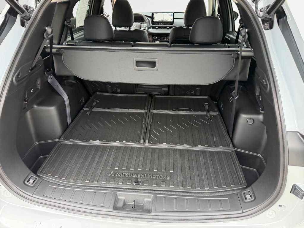 Used 2025 Mitsubishi Outlander SE AWD/4WD image 25