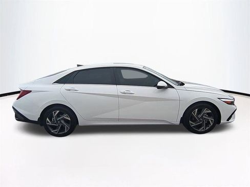New 2026 Hyundai Elantra Limited FWD image 4