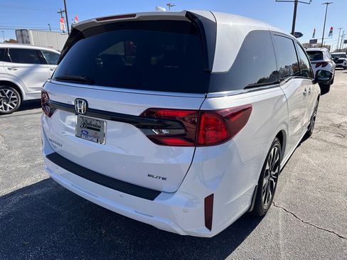 Used 2025 Honda Odyssey Elite image 3
