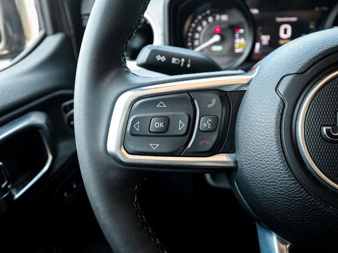 Used 2025 Jeep Wrangler Sahara AWD/4WD image 19