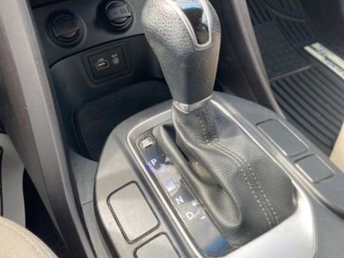 Used 2017 Hyundai Santa Fe SE image 27