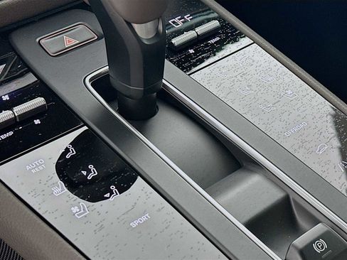 New 2026 Porsche Macan AWD/4WD image 21