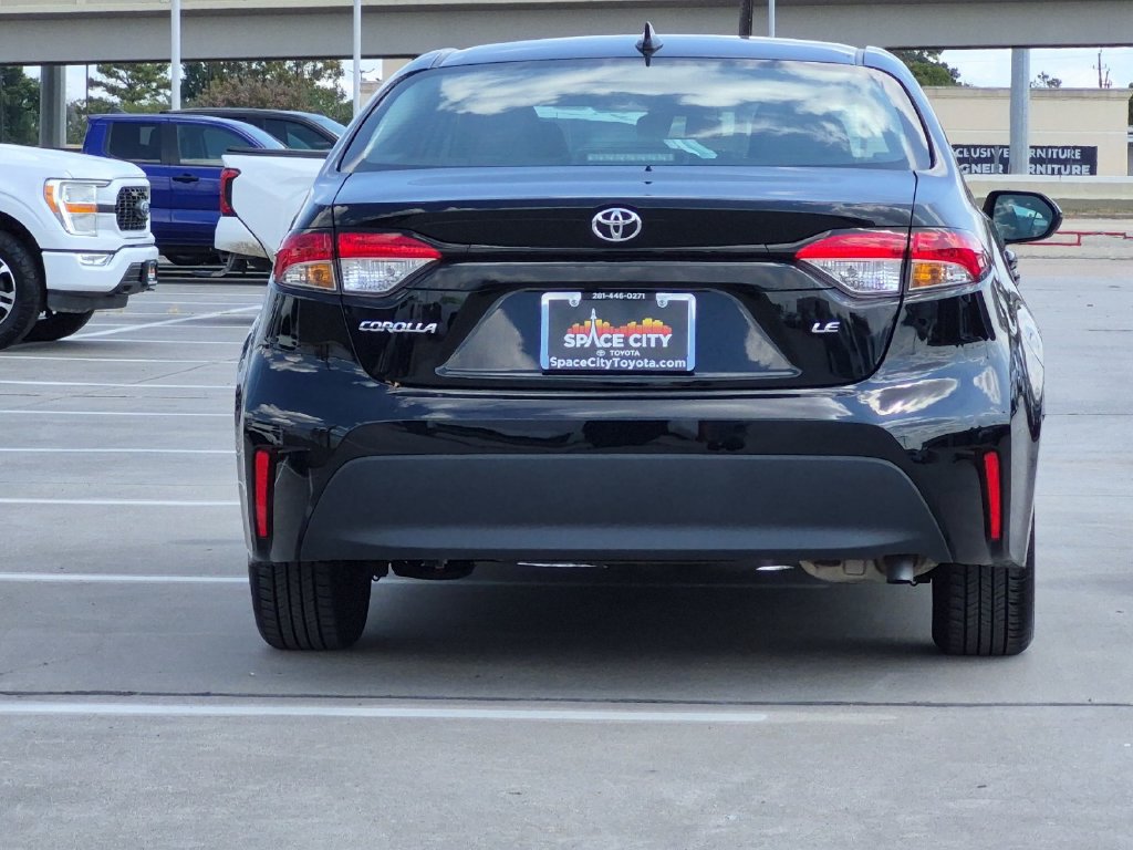 Used 2026 Toyota Corolla LE FWD image 5