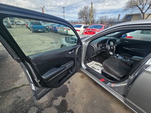 Used 2013 Dodge Charger SXT image 8