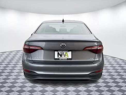 Used 2024 Volkswagen Jetta SE FWD image 4