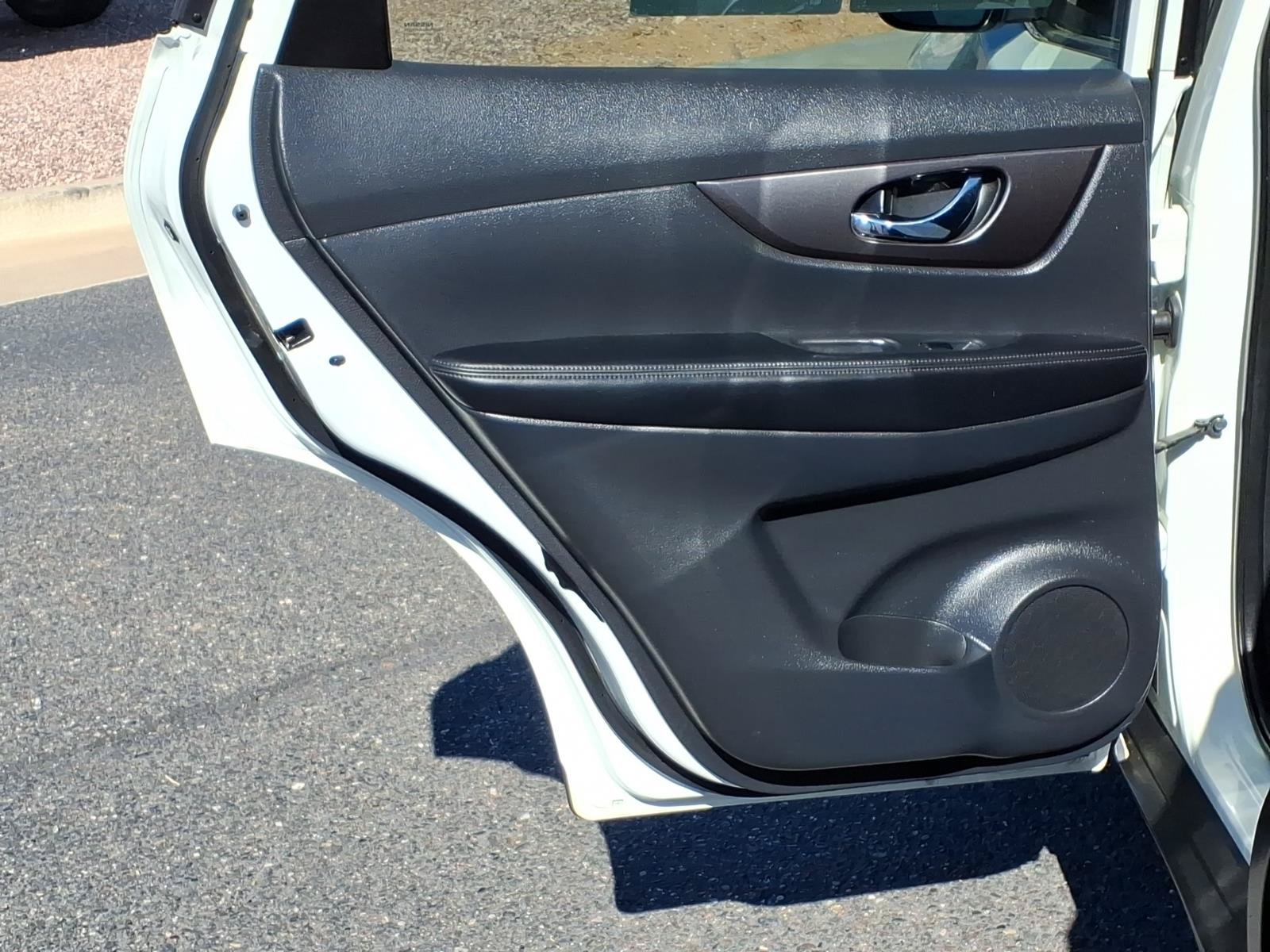 Used 2015 Nissan Rogue SV AWD/4WD image 19