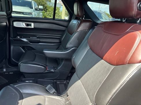 Used 2020 Ford Explorer Platinum w/ Premium Technology Package AWD/4WD image 24