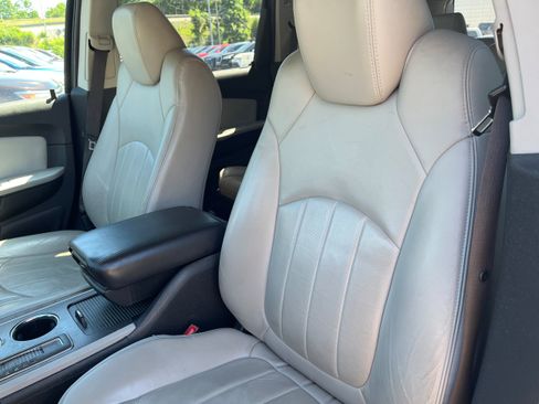 Used 2010 Chevrolet Traverse LTZ AWD/4WD image 10