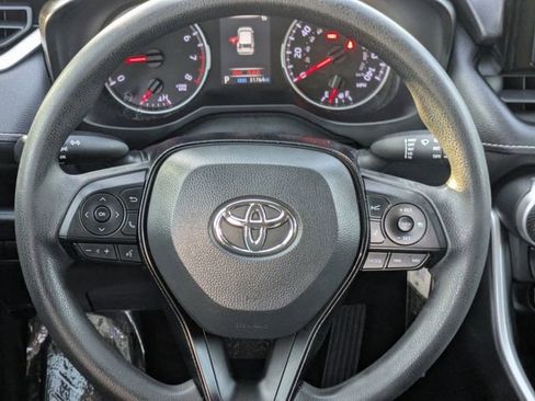 Used 2022 Toyota RAV4 LE image 13