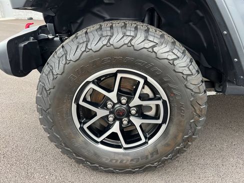 Used 2025 Jeep Wrangler Unlimited Rubicon AWD/4WD image 30