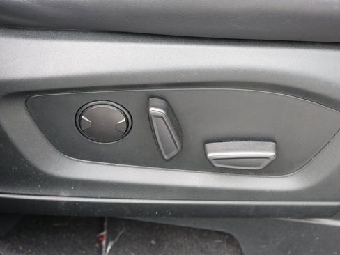 Used 2022 Ford Explorer XLT w/ Equipment Group 202A image 22