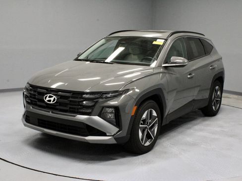 Certified 2025 Hyundai Tucson SEL FWD image 11