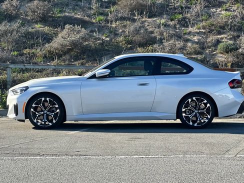 Used 2025 BMW 230i Coupe w/ Convenience Package image 9