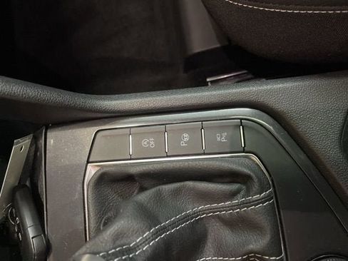 Certified 2022 Volkswagen Tiguan SEL R-Line image 26