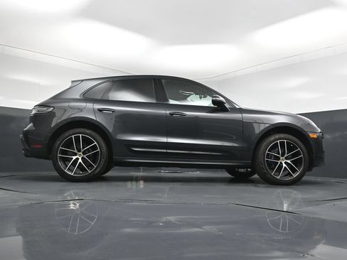 Certified 2025 Porsche Macan AWD/4WD image 29