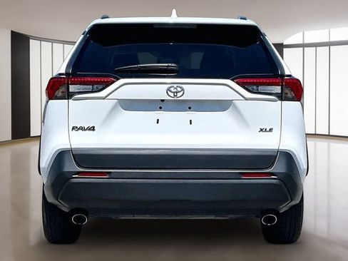 Used 2025 Toyota RAV4 XLE FWD image 5