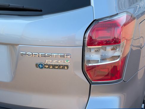 Used 2015 Subaru Forester 2.5i Touring w/ Eyesight & Navigation System AWD/4WD image 17