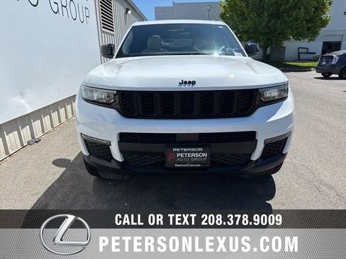 Used 2025 Jeep Grand Cherokee L Limited w/ Black Appearance Package AWD/4WD image 5