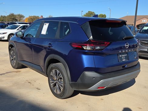 Used 2023 Nissan Rogue SV image 4