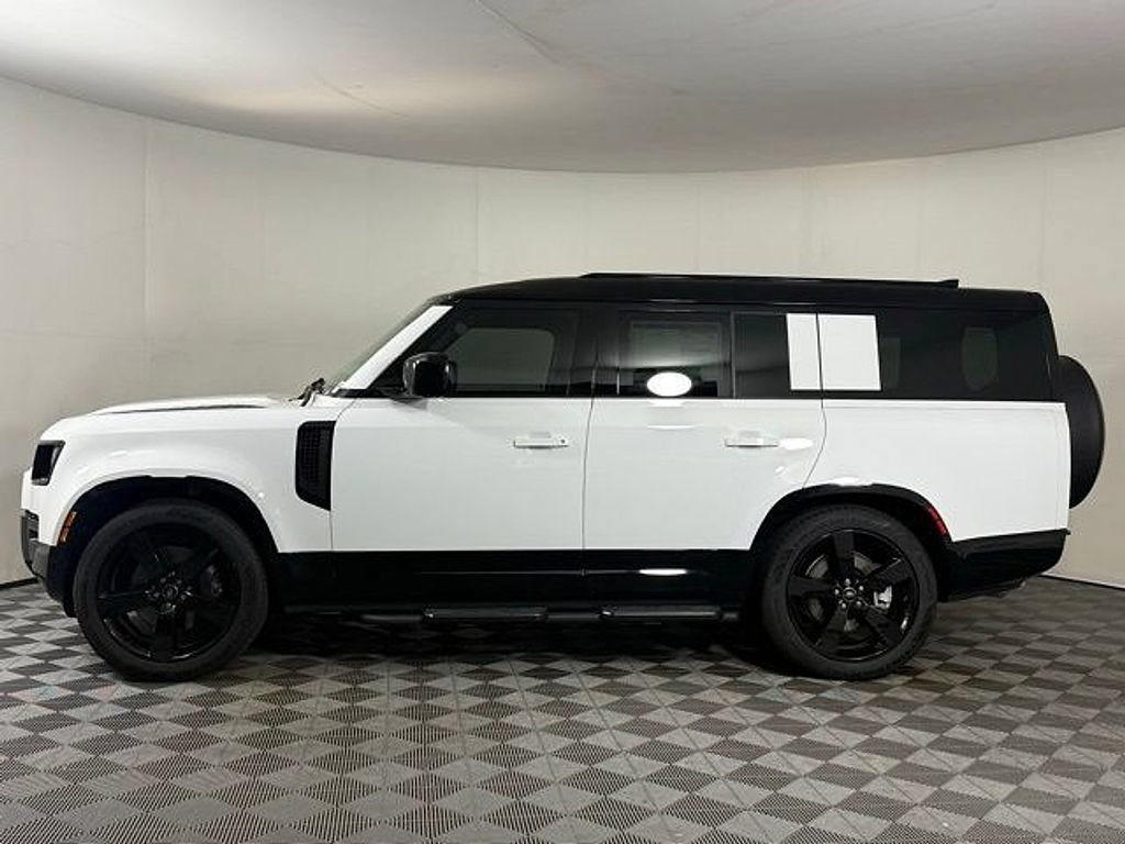 New 2025 Land Rover Defender 130 X-Dynamic SE AWD/4WD image 3