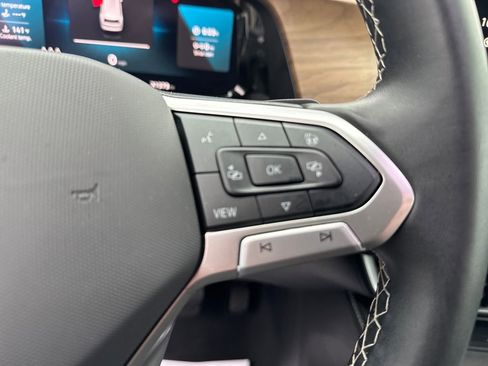 Used 2025 Volkswagen Atlas SE image 21