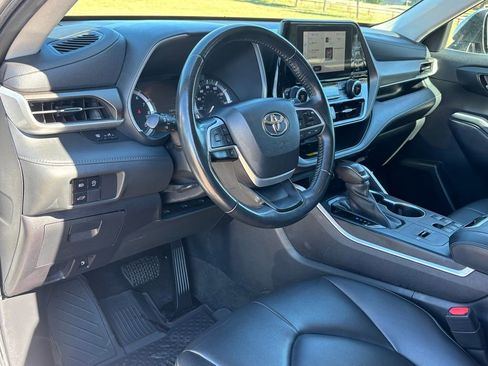 Used 2023 Toyota Highlander XLE image 12