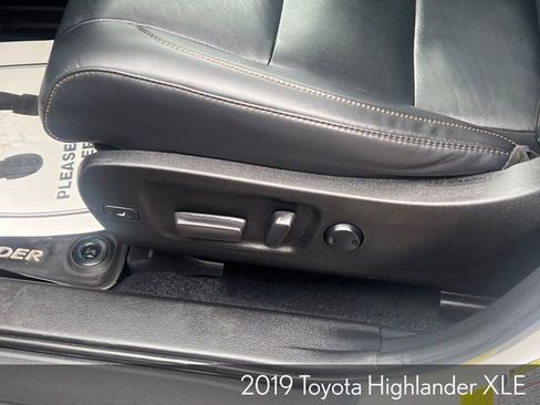 Used 2019 Toyota Highlander XLE image 29