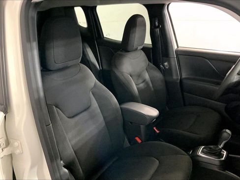 Used 2023 Jeep Renegade Latitude AWD/4WD image 7