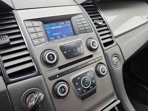 Used 2013 Ford Taurus SEL image 18