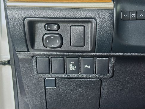 Used 2013 Lexus ES 300h w/ Luxury Pkg FWD image 17