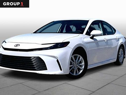 Used 2025 Toyota Camry LE image 1