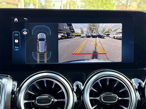 New 2025 Mercedes-Benz GLB 250 4MATIC image 28