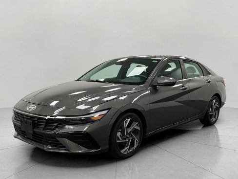 Certified 2025 Hyundai Elantra SEL image 9