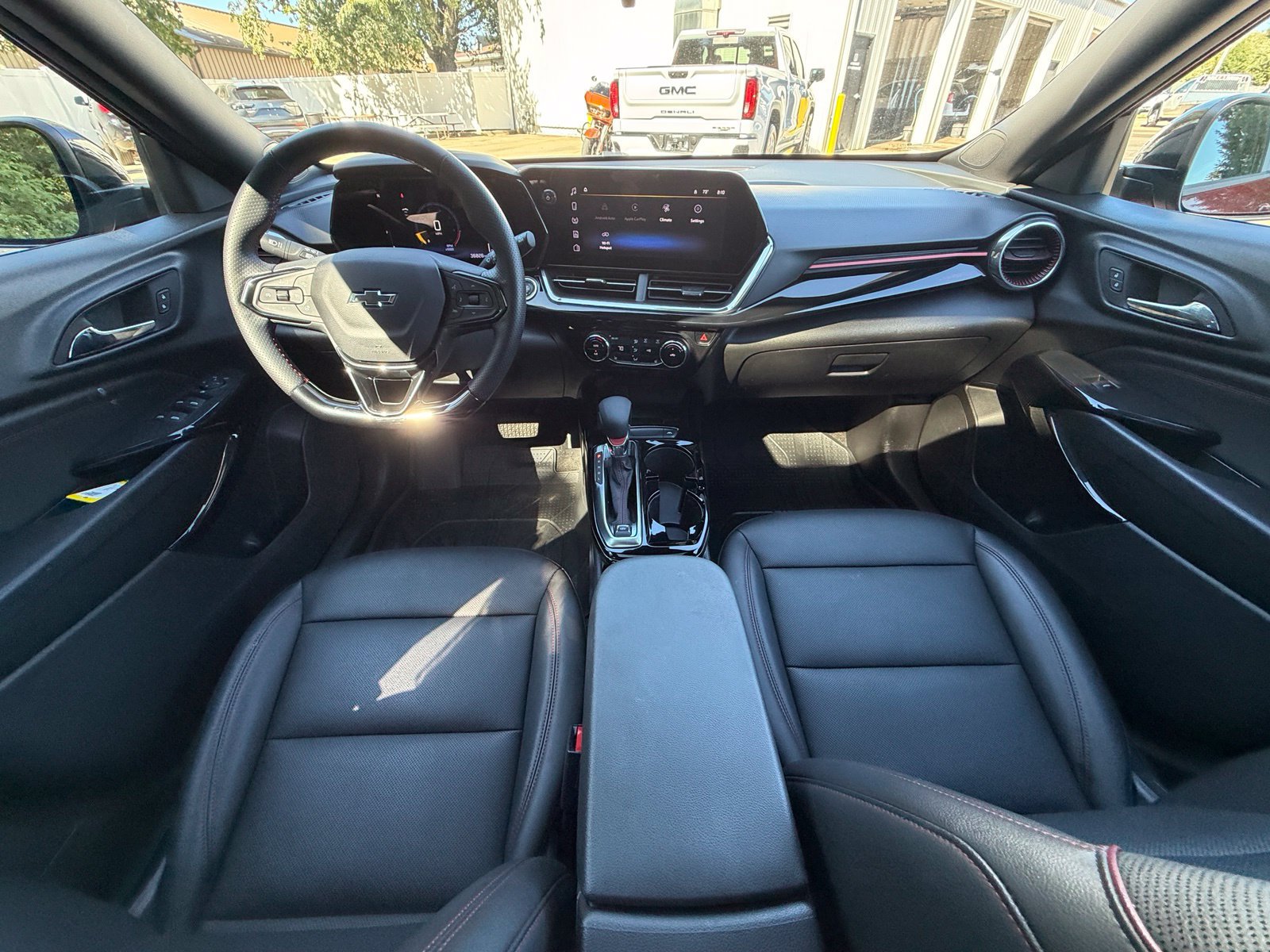 Used 2025 Chevrolet Trax RS w/ Sunroof Package FWD image 18
