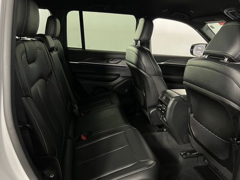 Certified 2024 Jeep Grand Cherokee Limited image 30